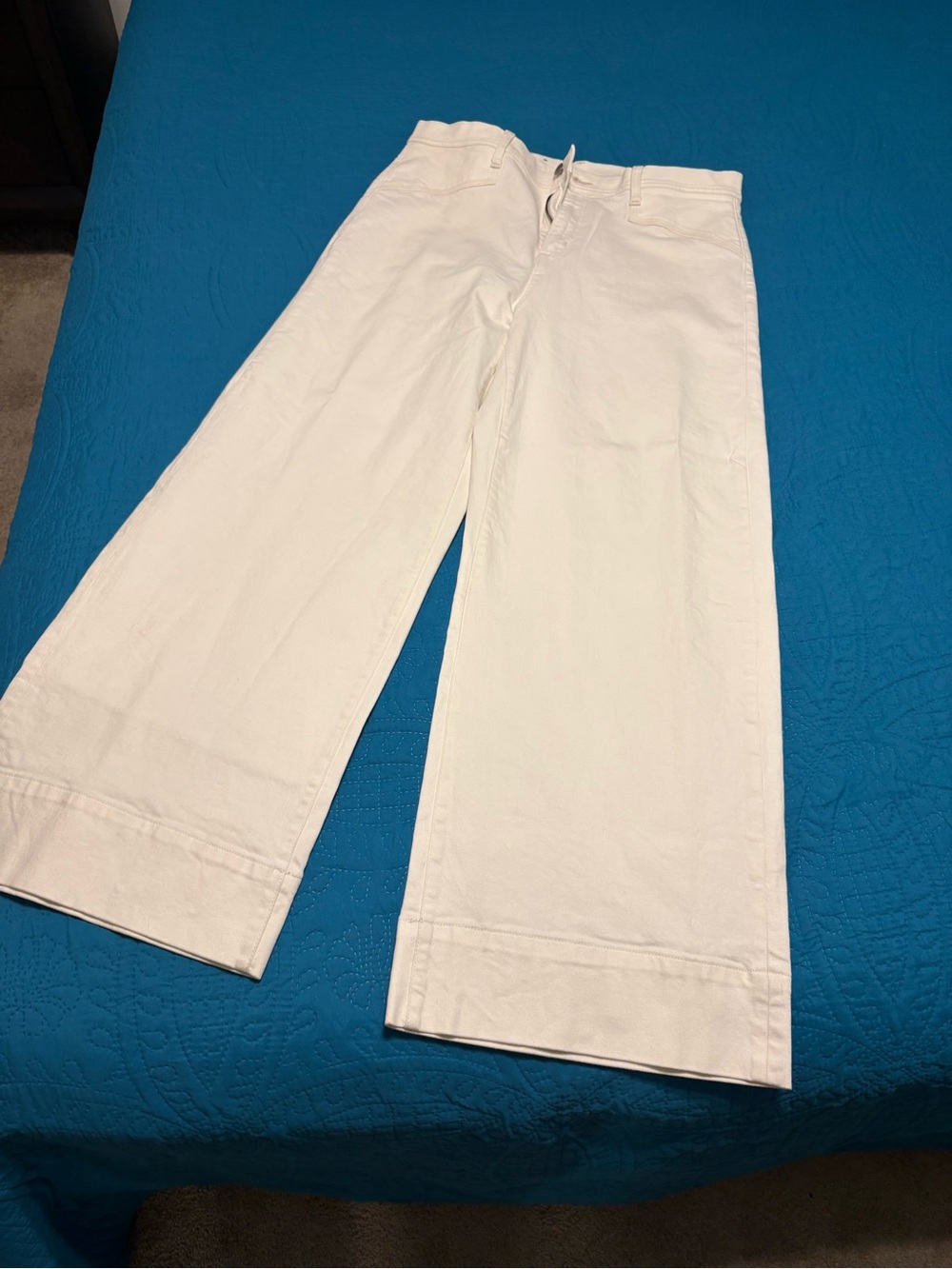 GAP Women's Wide-Leg Sky-High cream jeans. '30 inseam. Never worn.